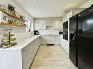 Kitchen- click for photo gallery